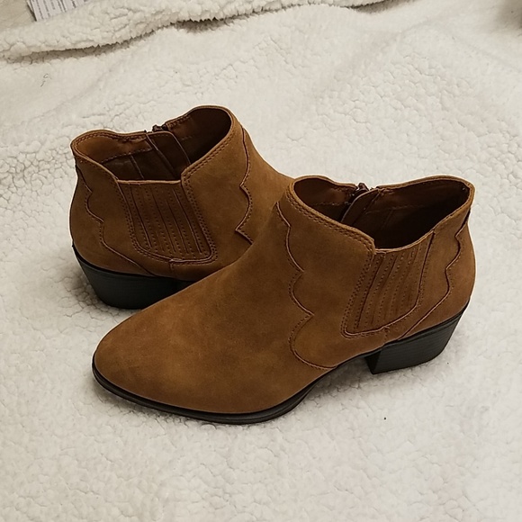 ❤host pick ❤Cloudwalket Boots by Avenue - Picture 4 of 7